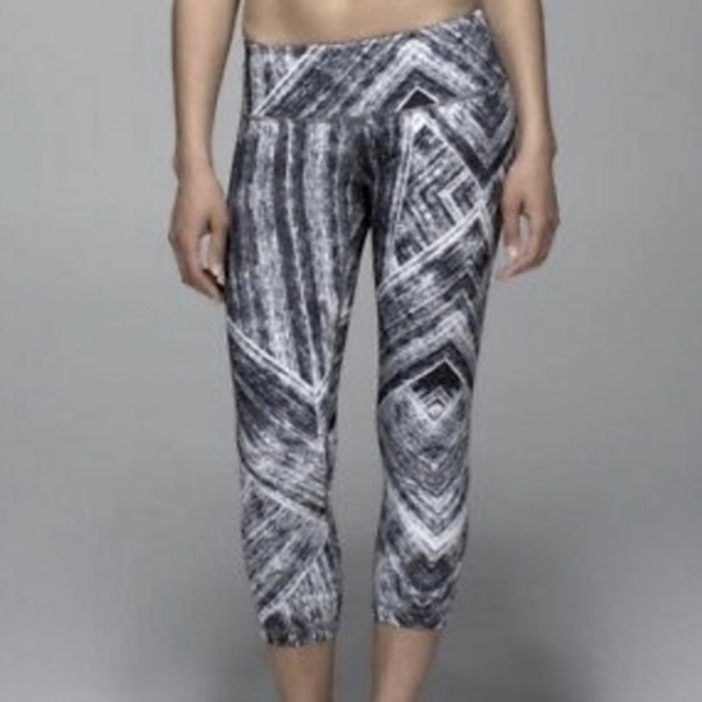 Lululemon wunder under crop II leggings full on Luon heat wave sz 2